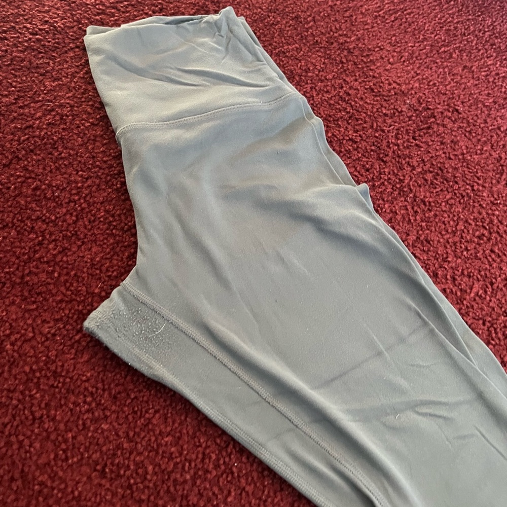 lululemon women’s athletica high rise 3/4 Leggings grey size 6 25” Above-Ankle - Picture 2 of 4